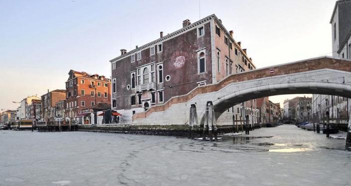 Венеция замерзла впервые за 80 лет (10 фото + текст)