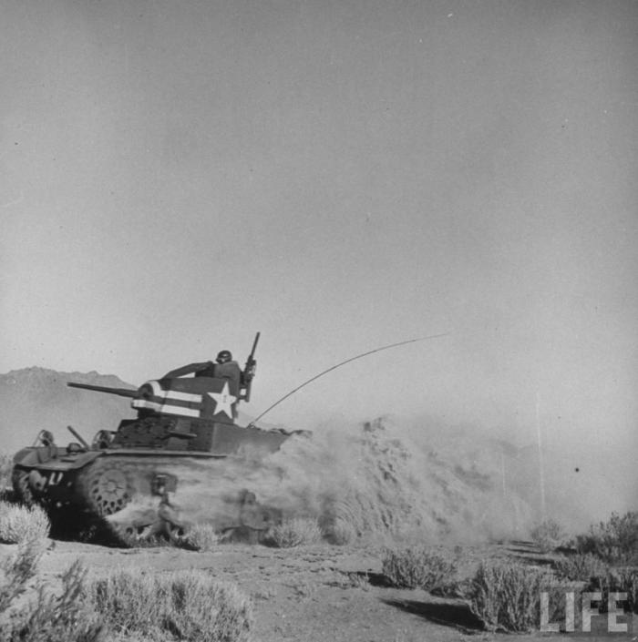 Танковые учения в Калифорнии в мае 1942 года (20 фото)