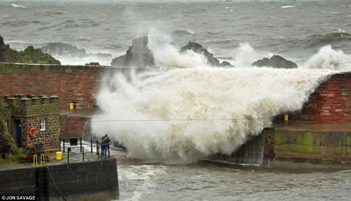 Наводнение в Великобритании (25 фото)