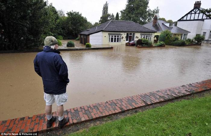 Наводнение в Великобритании (25 фото)