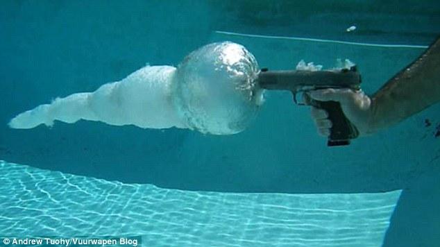 Как выглядит выстрел под водой (7 фото+видео)