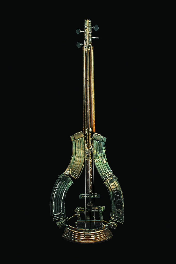 Музыкальные инструменты из оружия Pedro Reyes (13 фото)