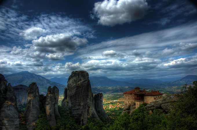Метеоры - монастыри на отвесных скалах в Греции (12 фото)
