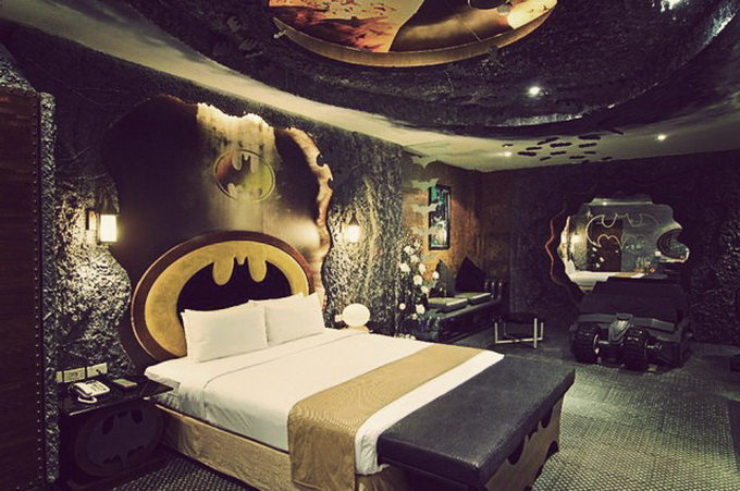 Пещера Бэтмена в отеле в Тайване (6 фото)