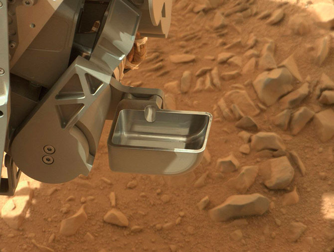 Curiosity приступил к анализу грунта Марса
