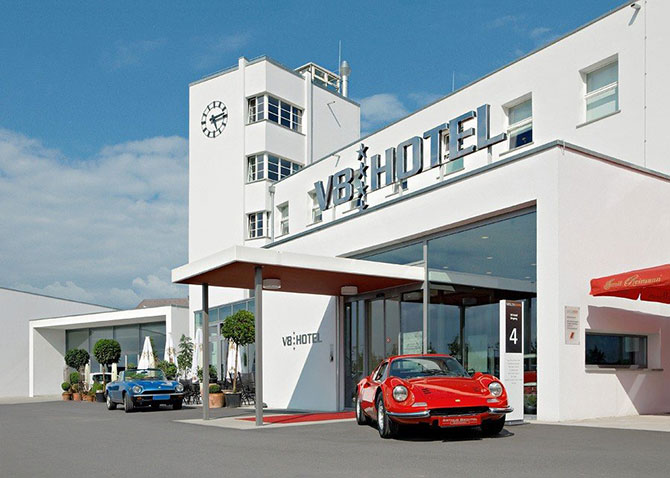 Отель V8 для поклонников автомобилей
