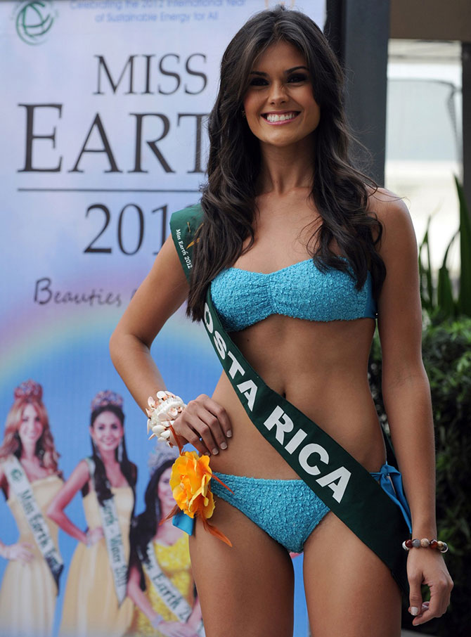 Горячие участницы конкурса красоты «Мисс Земля 2012» в купальниках