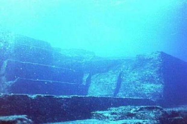 На дне Бермудского треугольника нашли затонувший город (5 фото + текст)
