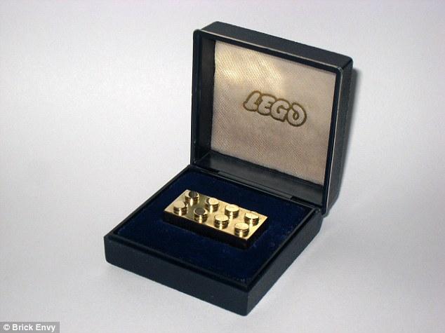 Золотой кирпичик Лего (5 фото)