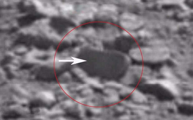 Что видят на Марсе: загадочные снимки с Красной планеты (14 фото + 2 видео)