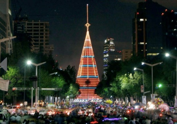 Новогодние и рождественские елки со всего мира 2012-2013 года (15 фото)