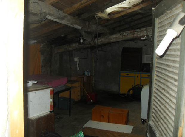 Дом с привидениями выставлен за 1 евро на eBay (5 фото)