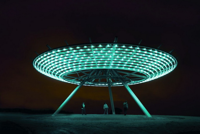 Скульптура НЛО в Ланкашире (8 фото)