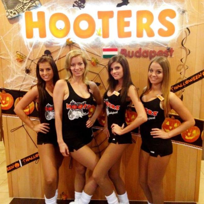 Симпатичные девушки из ресторана Hooters (86 фото)