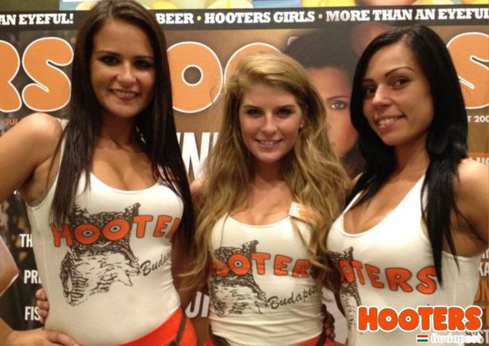 Симпатичные девушки из ресторана Hooters (86 фото)