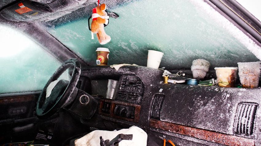 Швед выжил после 2 месяцев, проведенных в заваленной снегом машине (9 фото)