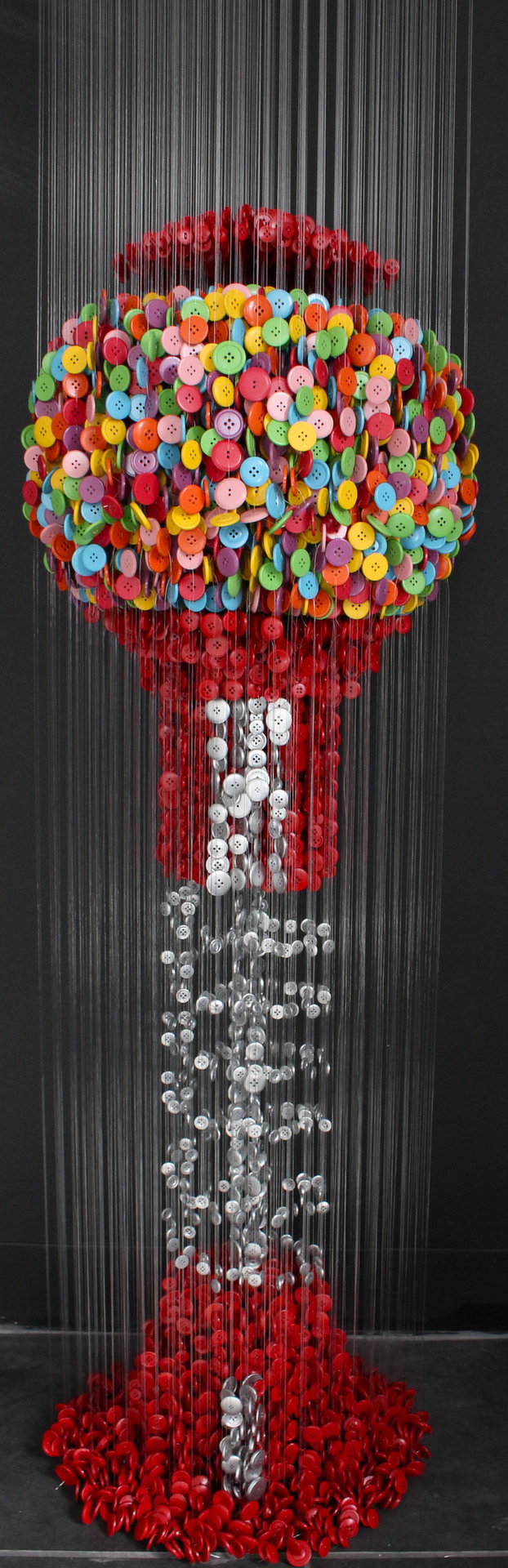 Инсталляции из разноцветных пуговиц (15 фото)