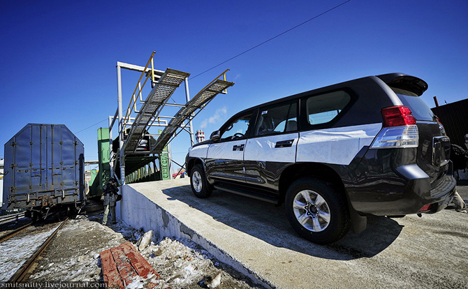 Сборка автомобилей Toyota Land Cruiser Prado во Владивостоке