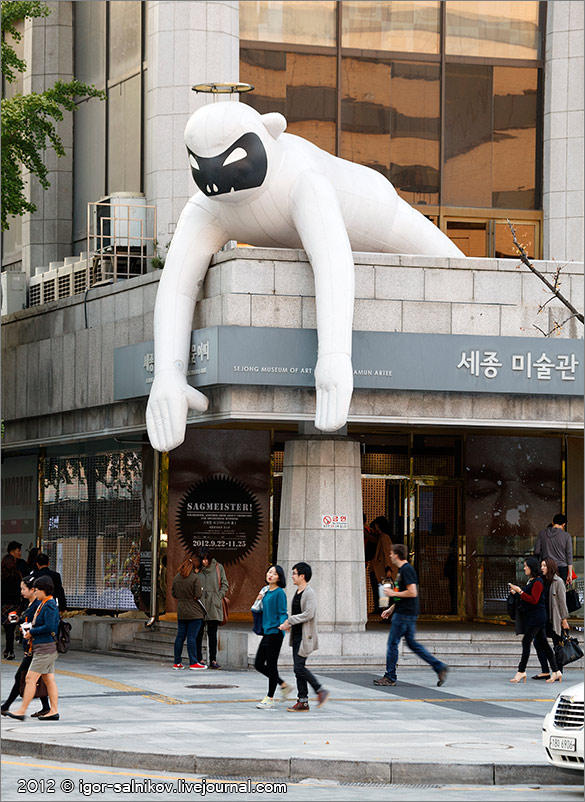 Немного уличного и рекламного арта из Кореи (24 фото)