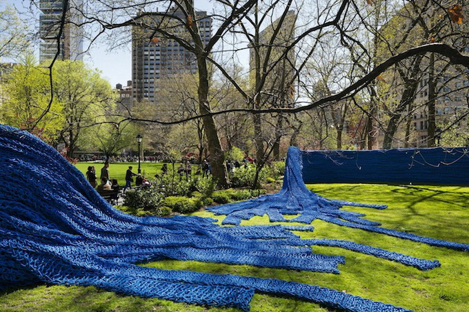 Красочная инсталляция из веревки в Нью-Йорке (9 фото)