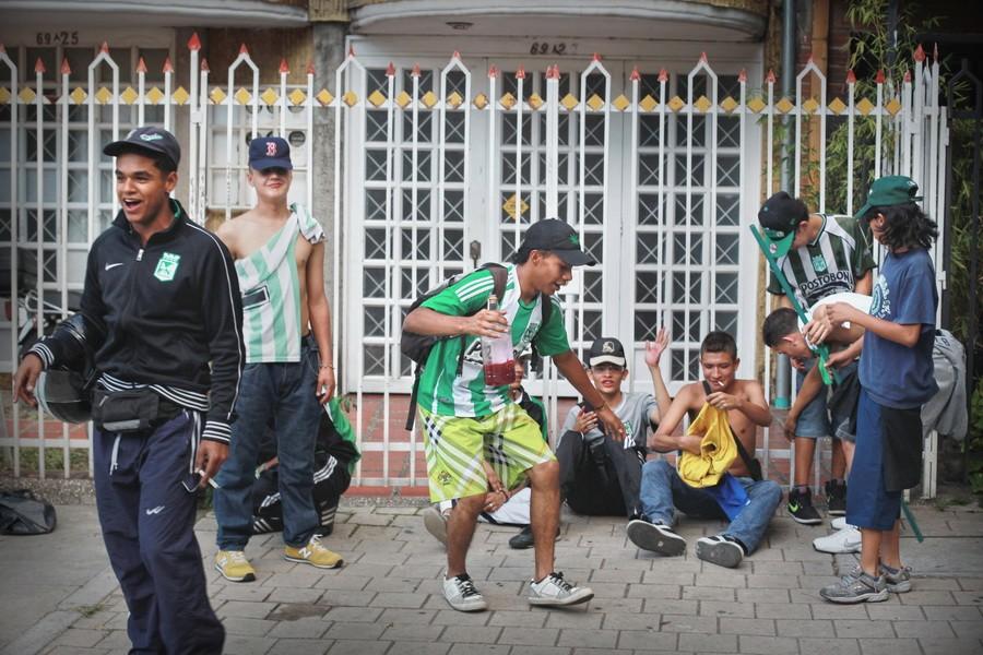 Колумбийские футбольные фанаты (23 фото)