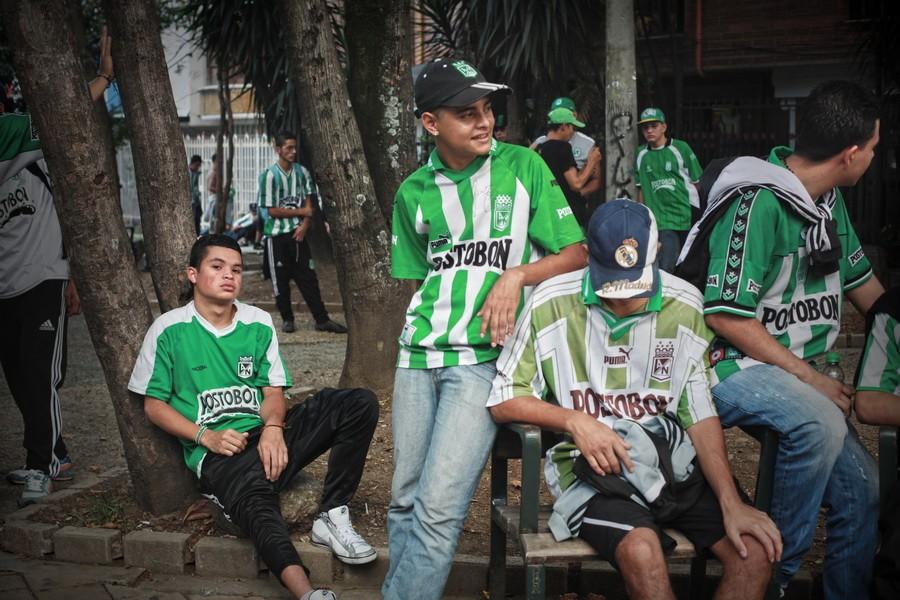 Колумбийские футбольные фанаты (23 фото)