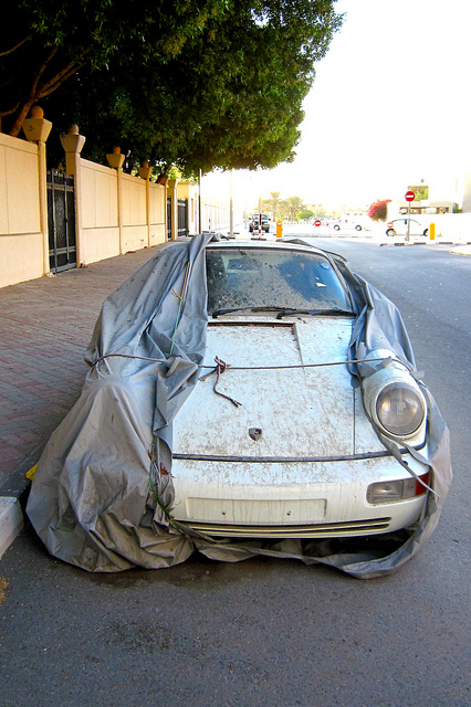 Брошенные автомобили класса «люкс» становятся в Дубае настоящей проблемой