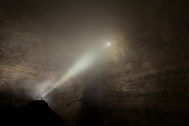 Исследователи обнаружили «затерянный мир» – пещеру настолько огромную, что внутри неё есть облака и туманы
