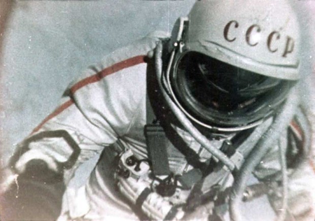 Первый человек, вышедший в открытый космос, чуть там не остался (6 фото)