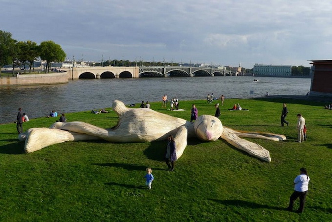 Гигантский заяц в Санкт-Петербурге (5 фото)