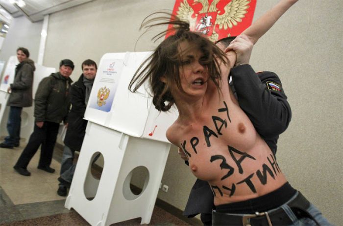 Акция Femen на выборах президента РФ (20 фото)