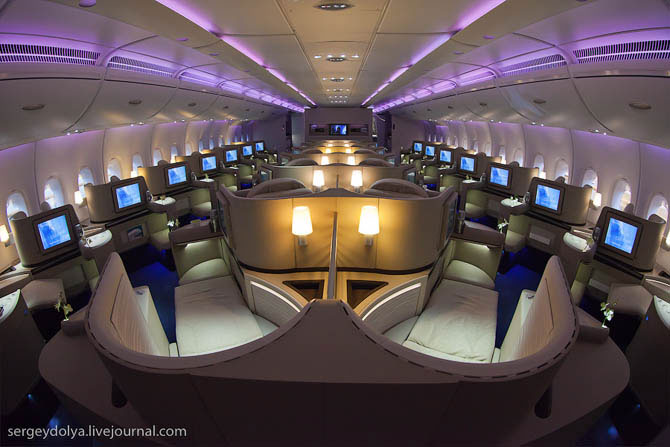 Как строят огромные авиалайнеры А380 и как они выглядят внутри
