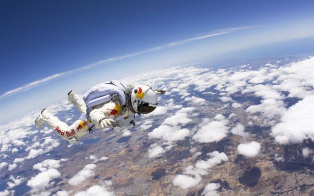 Прыжок из космоса (6 фото+видео)