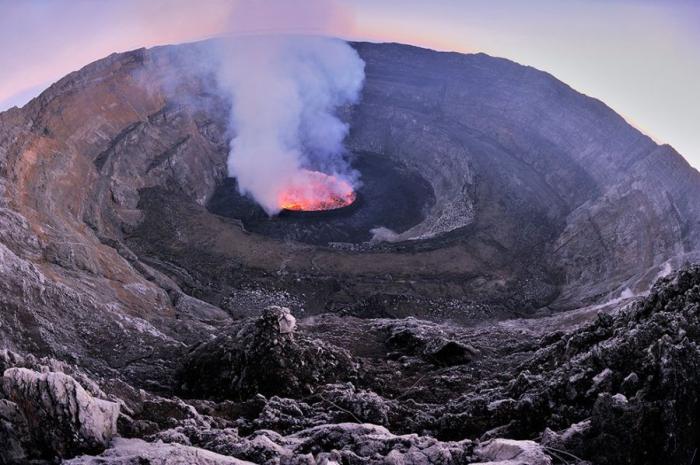 Озеро лавы вулкана Ньирагонго (16 фото + текст)