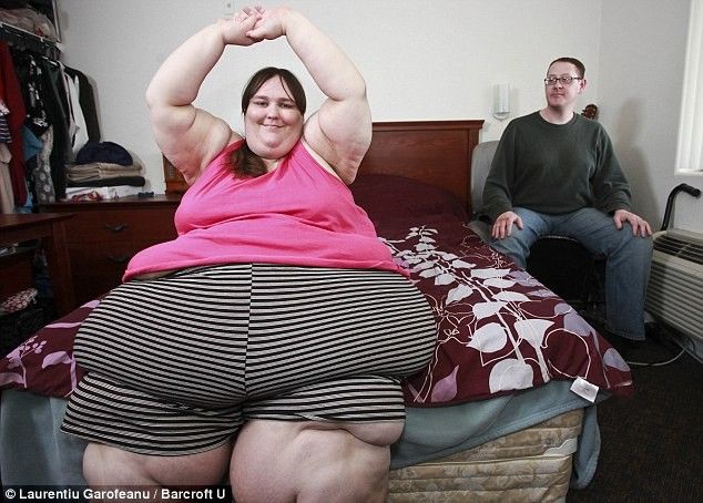 Самая толстая женщина выходит замуж по расчету (8 фото)