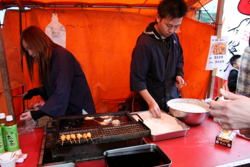 Уличная еда в Японии (42 фото)