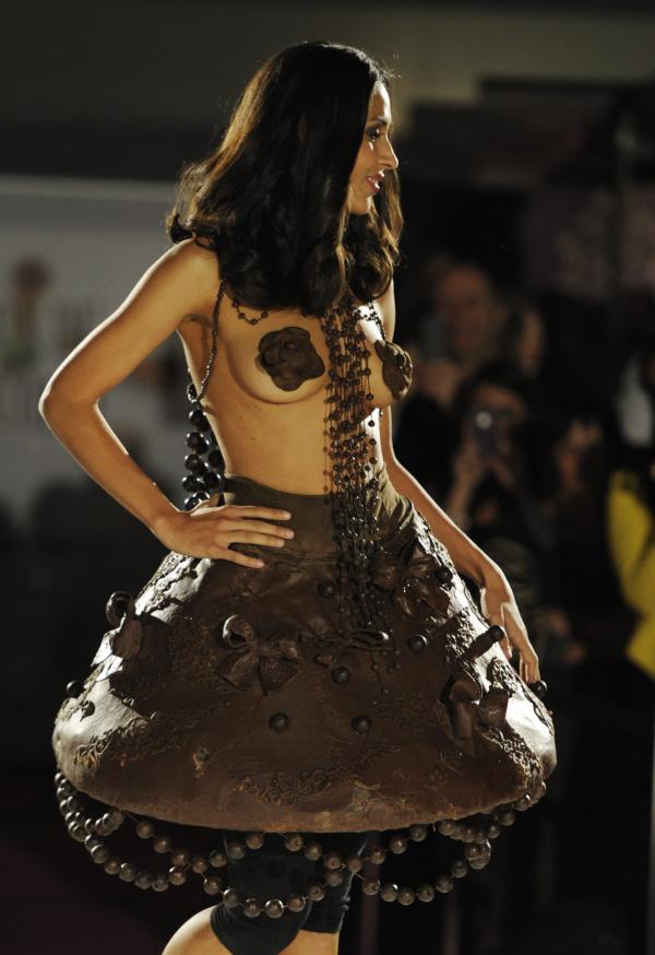 Парад шоколадных платьев в Цюрихе (6 фото)