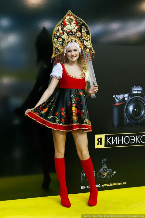 Милые девушки с Photo Expo 2012 (46 фото)