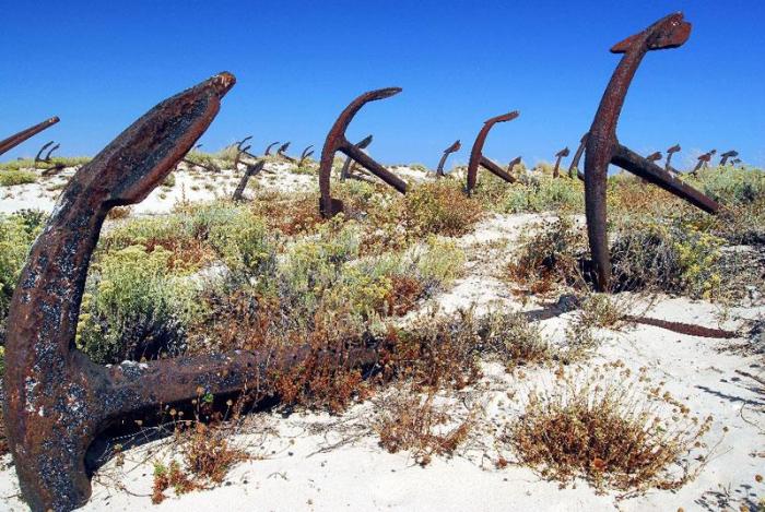 Кладбище якорей «Cemiterio das Ancoras» (10 фото)