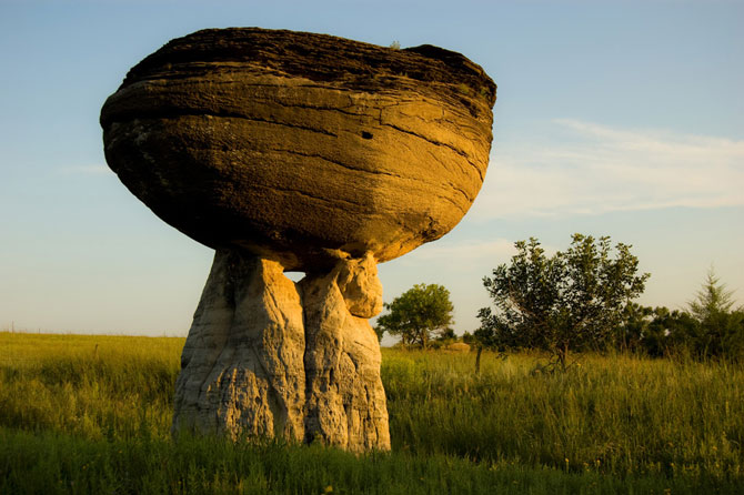 10 балансирующих камней мира (20 фото)