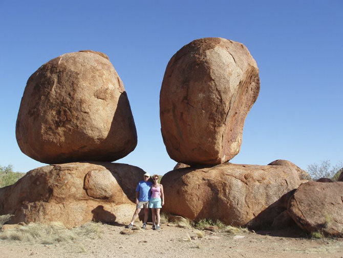 10 балансирующих камней мира (20 фото)