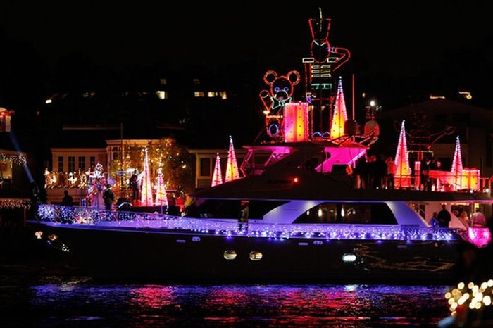 Парад рождественских лодок в Калифорнии (16 фото)