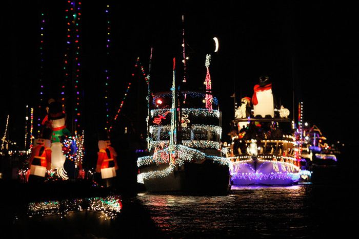 Парад рождественских лодок в Калифорнии (16 фото)