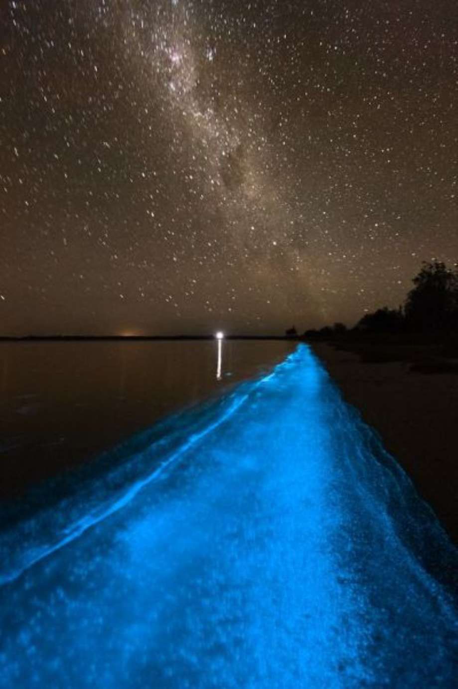 Светящиеся озера Австралии (7 фото)