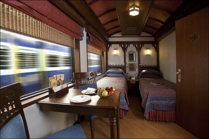 Роскошный индийский поезд (27 фото)