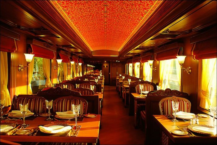 Роскошный индийский поезд (27 фото)