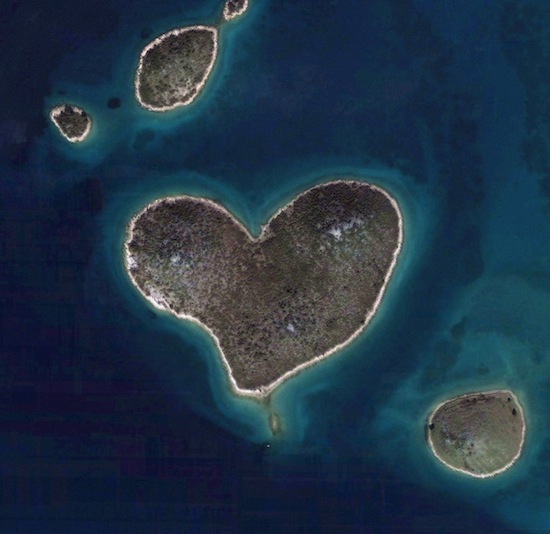 В Хорватии есть необитаемый остров в форме сердца