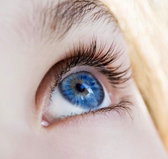 С помощью лазера можно изменить цвет глаз с карего на голубой
