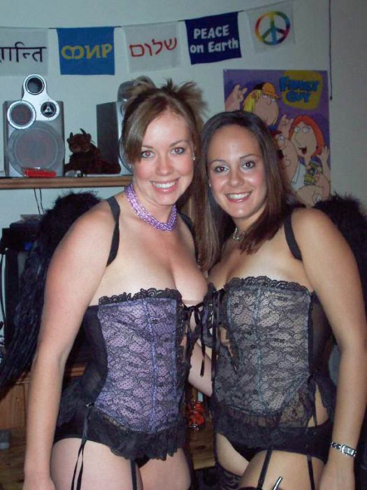 Девушки на вечеринках в нижнем белье (15 фото)