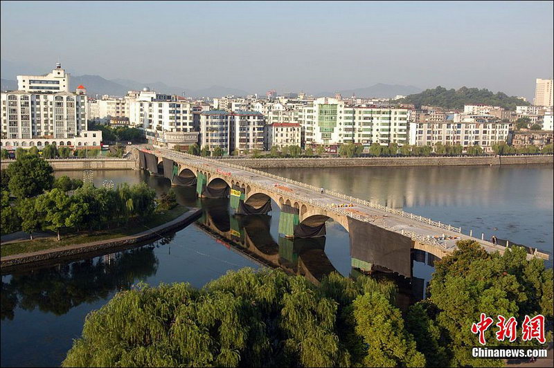Подрыв моста Yichun Bridge в Китае (3 фото)
